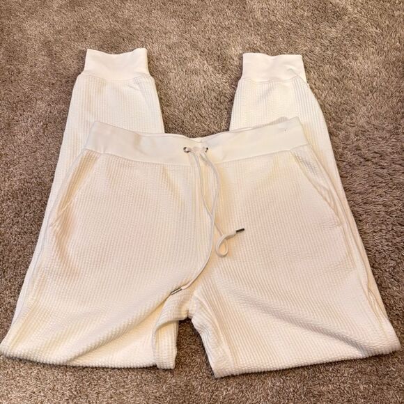 NWOT Club Monaco cream Casual Waffle Joggers small - Picture 2 of 6